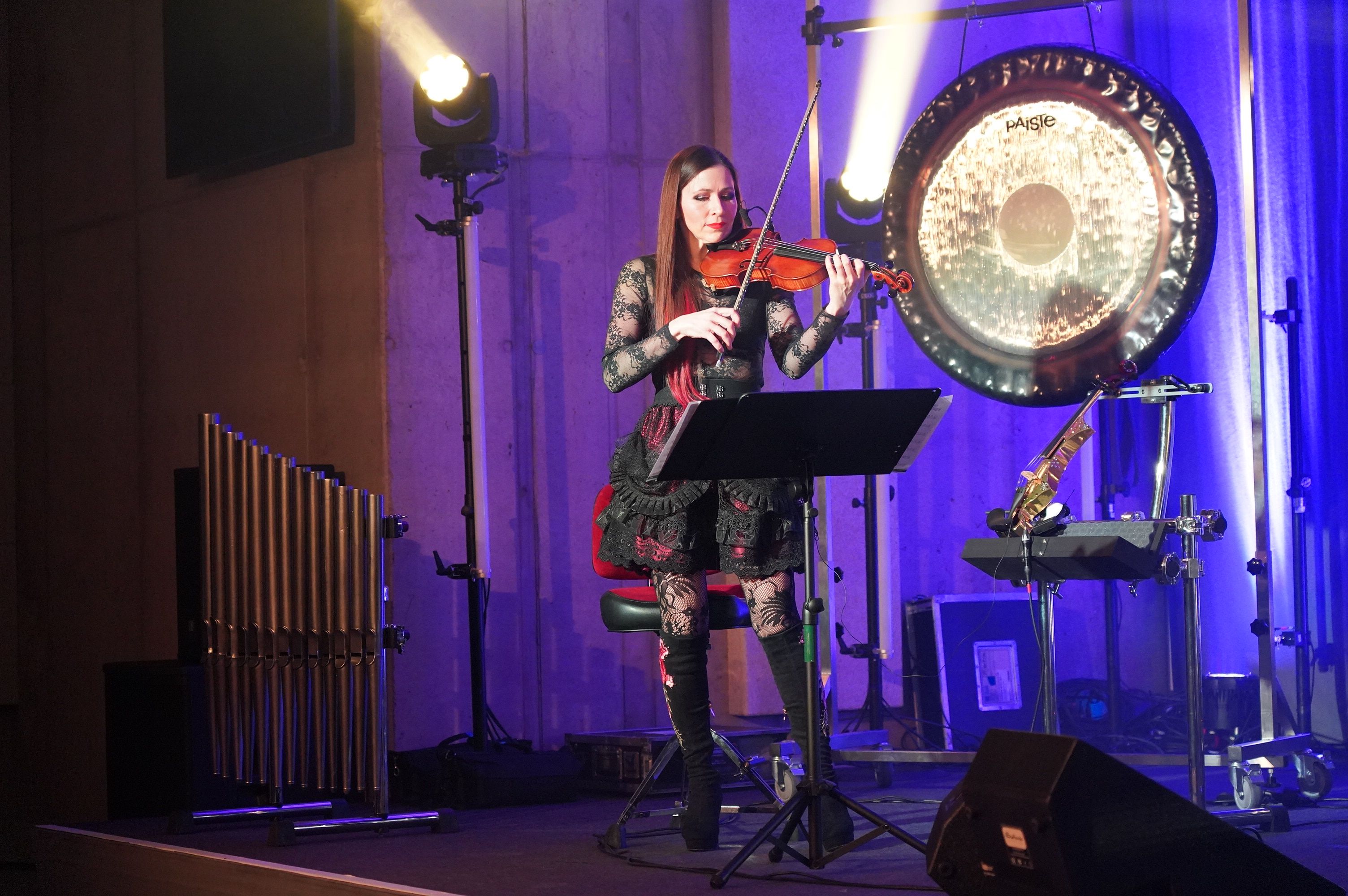 Violinistin Mia Nova beim HörVerstehen-Konzert
