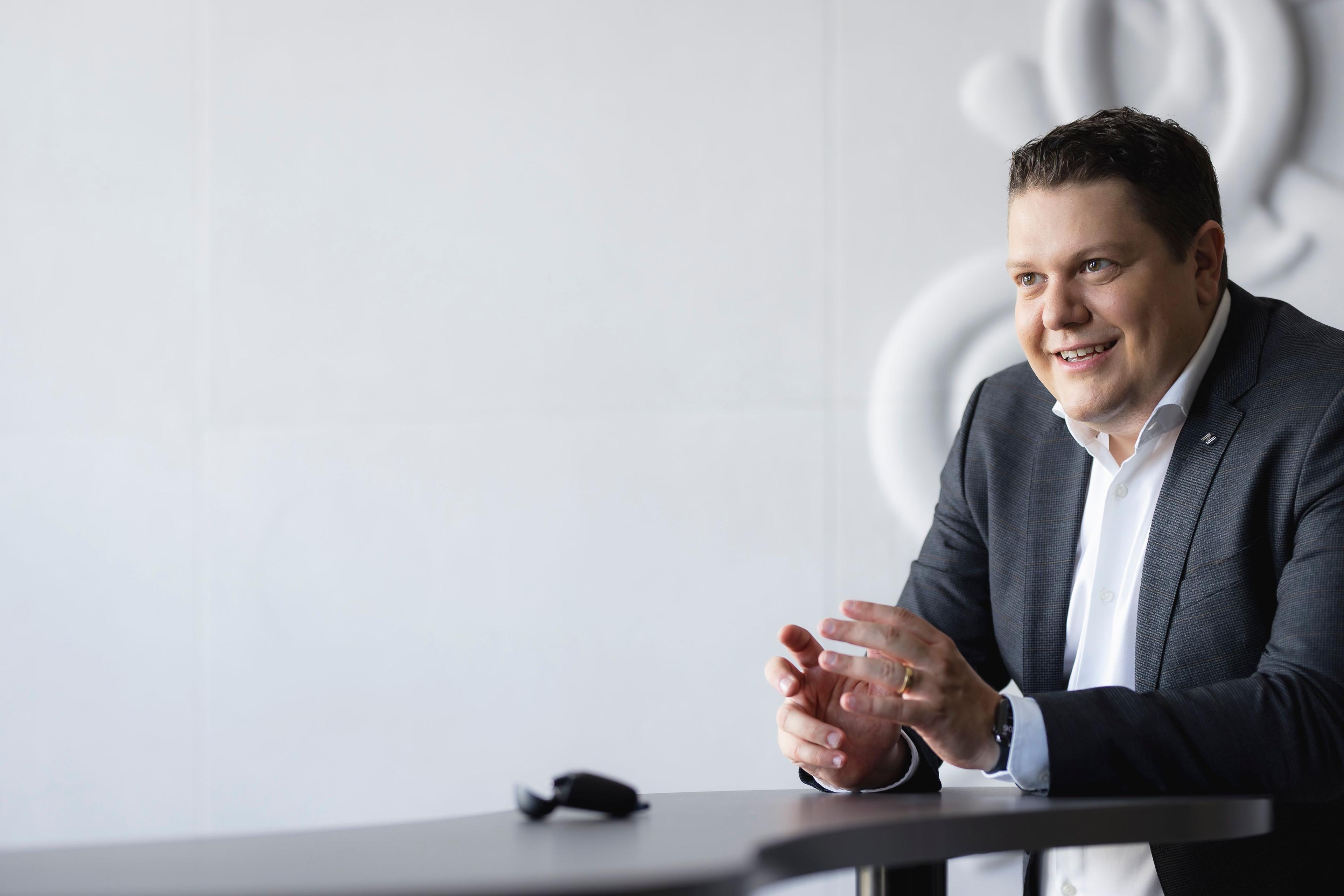 CEO der Neuroth Gruppe, Lukas Schinko, im Presse-Gespräch