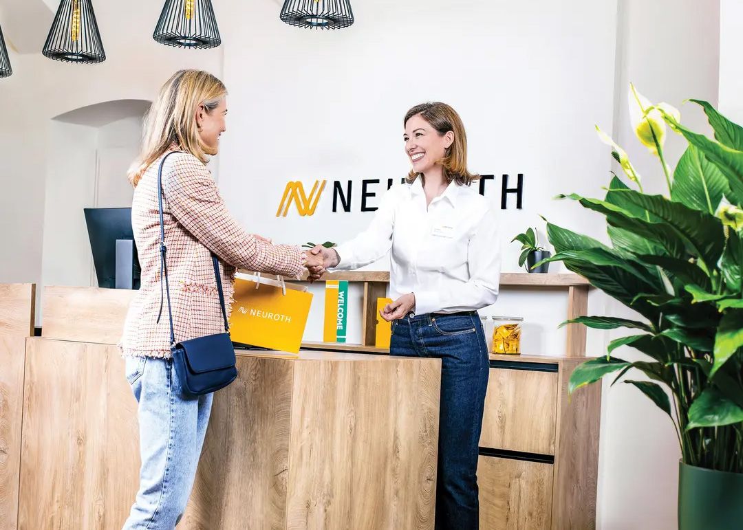 Kundin im Neuroth-Fachinstitut