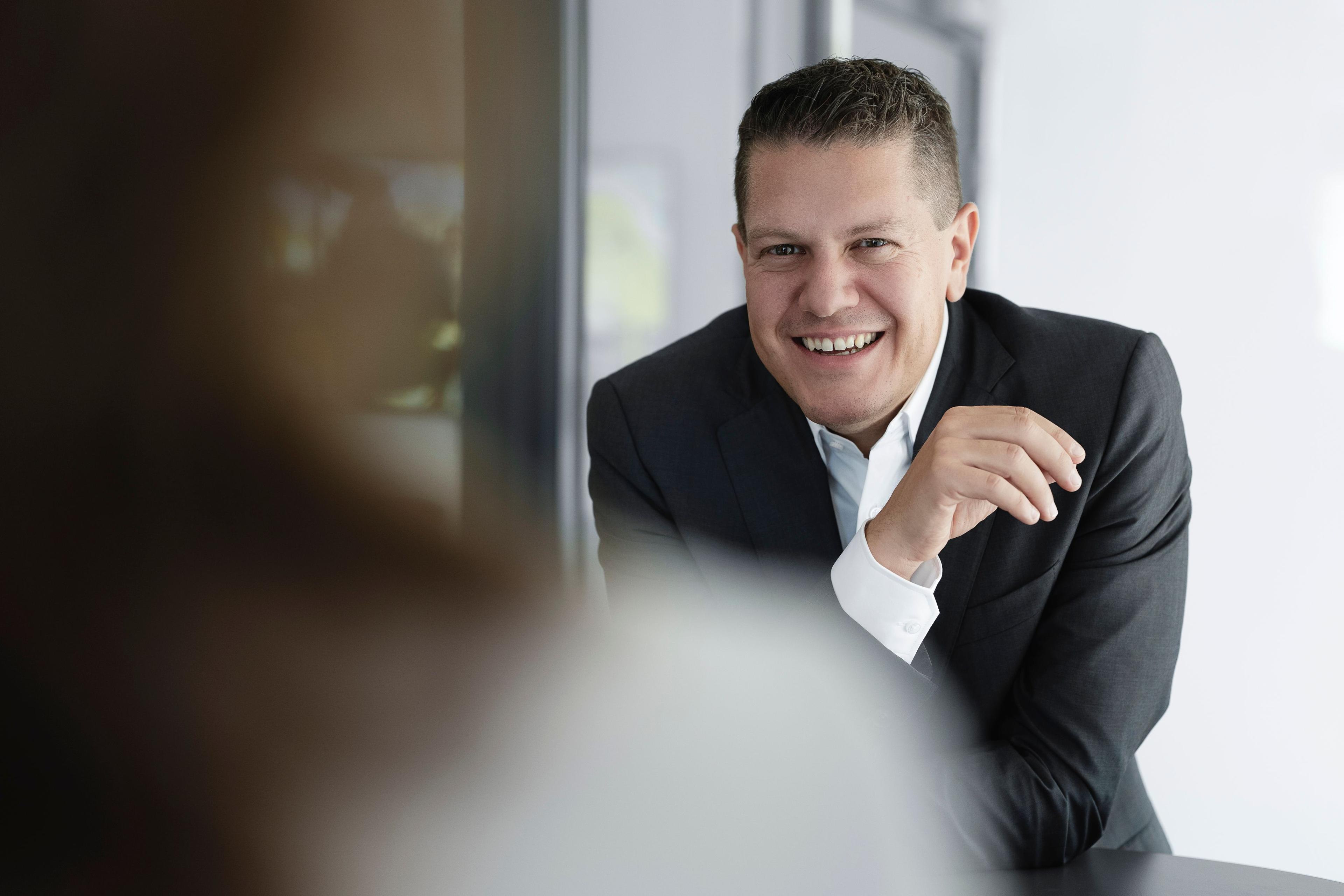 CEO Lukas Schinko im Pressegespräch