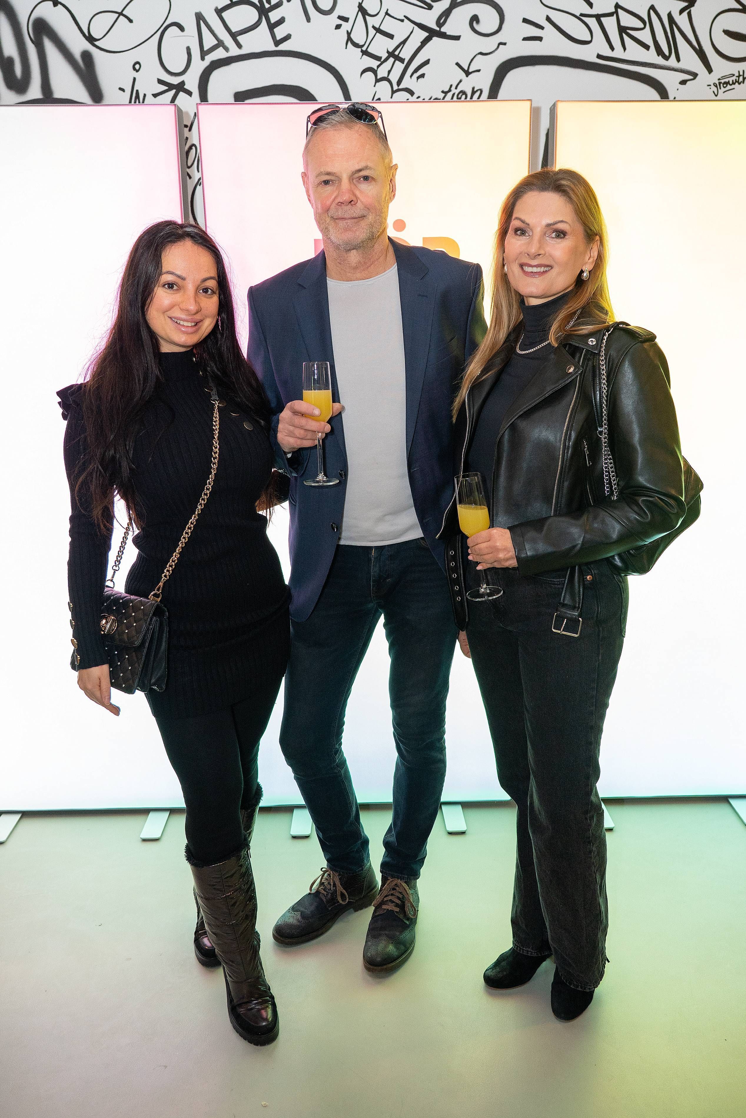 Klaus Biedermann (Musikproduzent), Margarita Gavrielova (Künstlerin), Martina Kaiser (Sängerin) bei der HörVerstehen-Tour